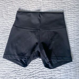 Lululemon Wunder Train High-Rise Short 4" size 8